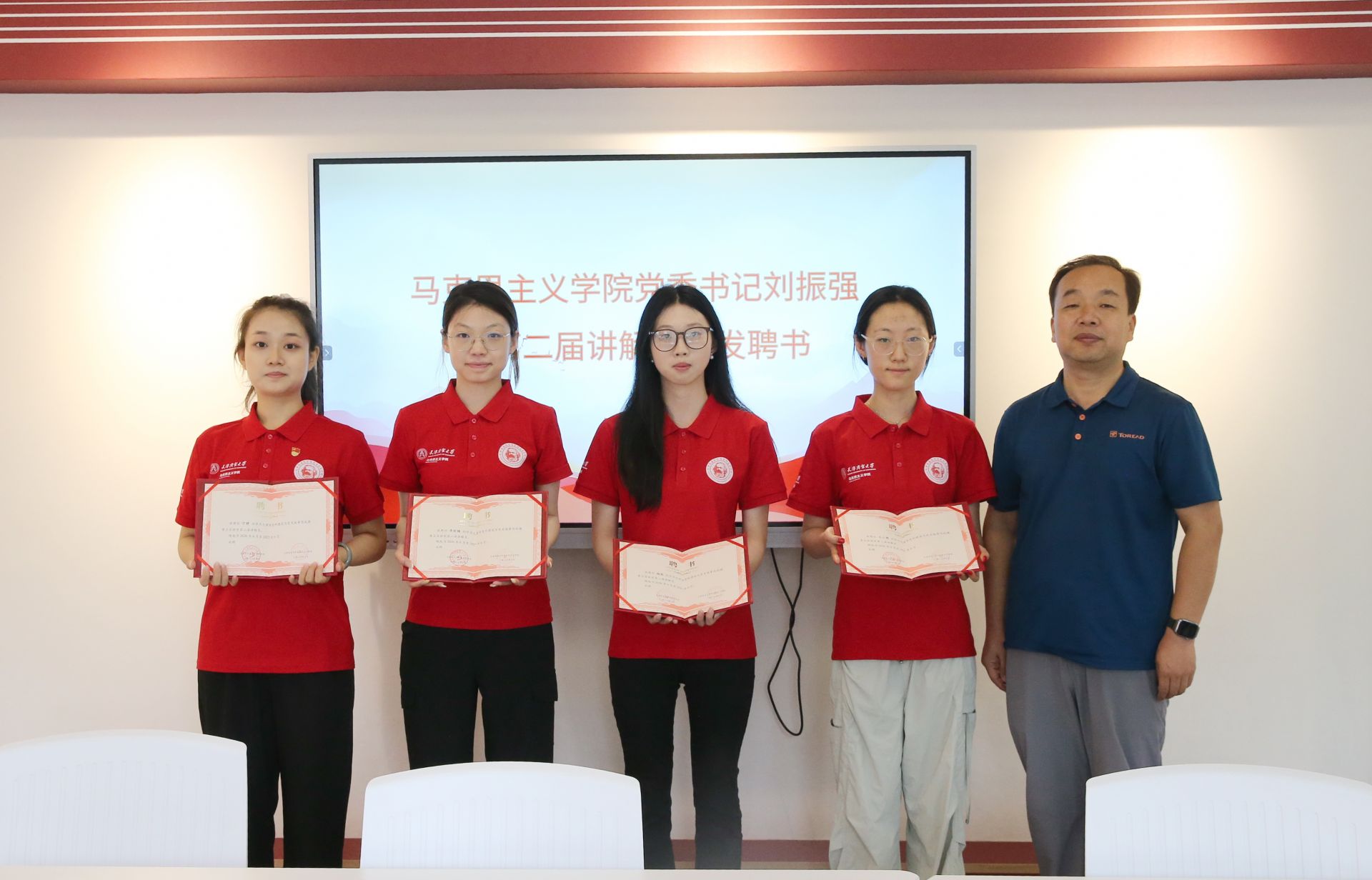乐鱼kb体育app下载红色讲解员及乐